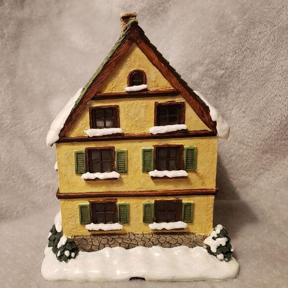 Berta Hummel "Cup of Cheer Cafe" 2003 Hawthorne Village Series - Picture 3 of 11